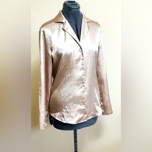 🏆NWOT La Vie En Rose Luxurious Champagne Colour Satin Sleepwear Top